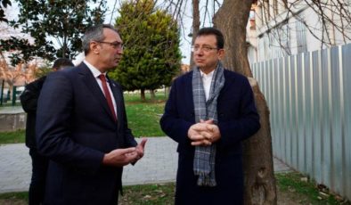 Yurt yapılsın diye tahsis edilmişti… İmamoğlu TÜGVA’ya devredilen yıkılmış binayı inceledi: ‘Şu pejmürde hale bak!’