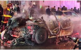 ABD’de yapay zekaya geçit yok! Robotaksi çevredeki insanlar tarafından yakıldı…