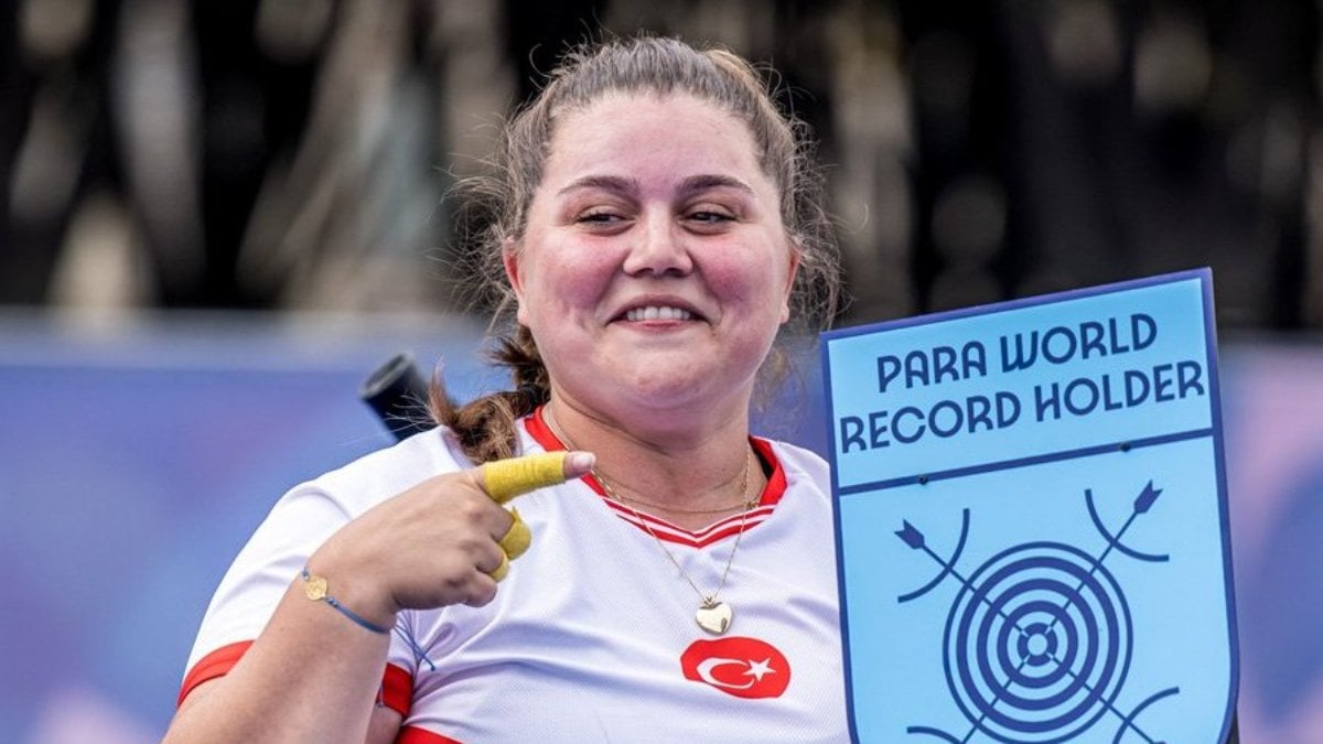 Öznur Cüre Girdi, dünya ve paralimpik oyunları rekoru kırdı