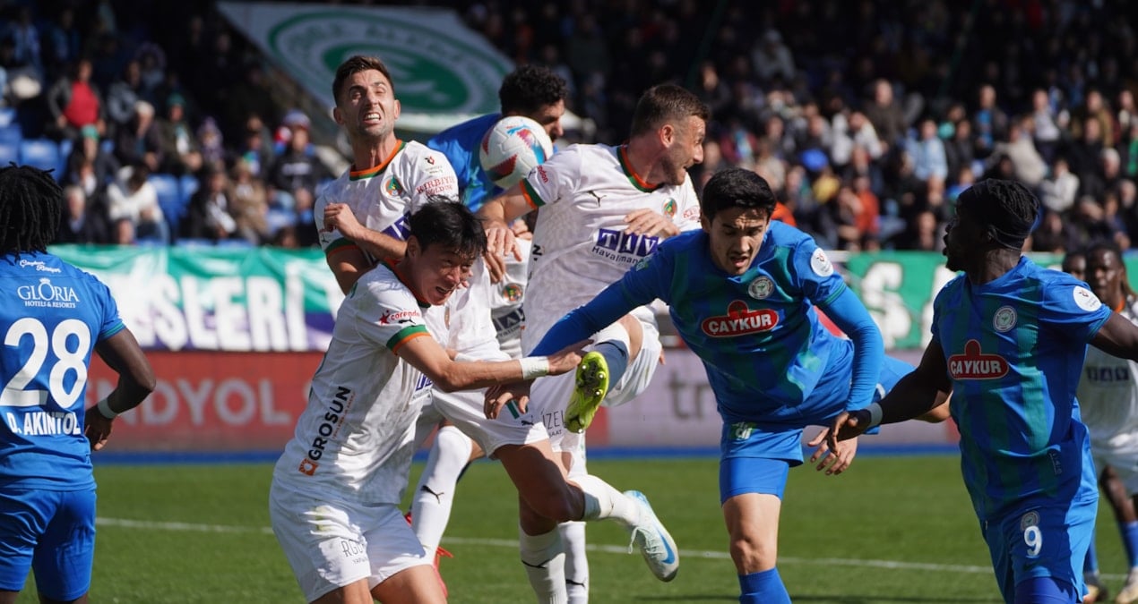 Dört gollü maçta kazanan Rizespor